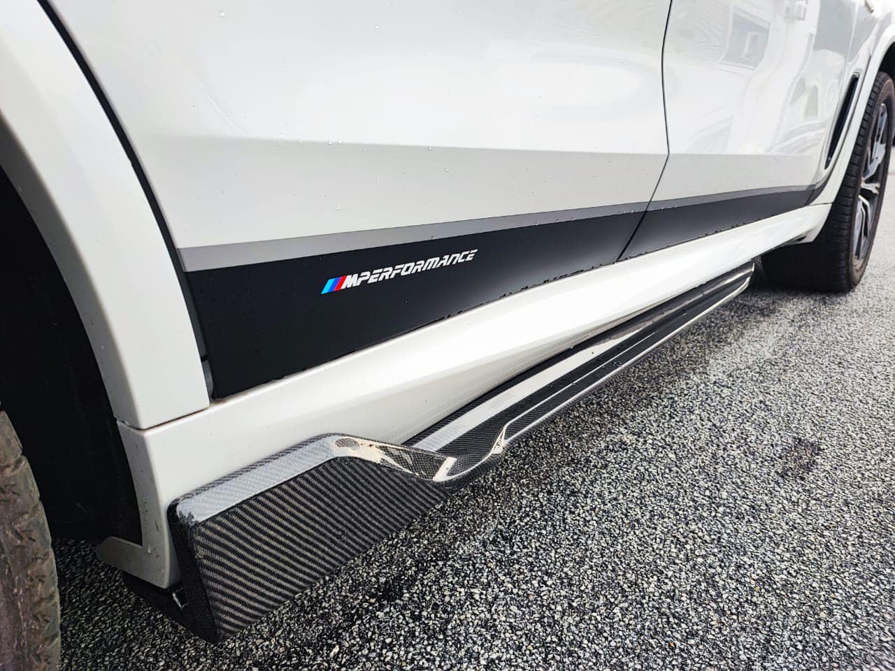 X5 G05 M PERFORMANCE CARBON SKIRTING